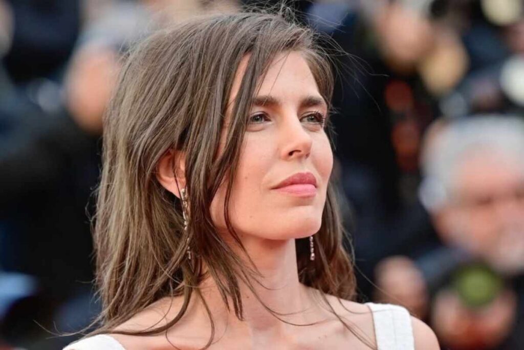 Charlotte Casiraghi look giovanile